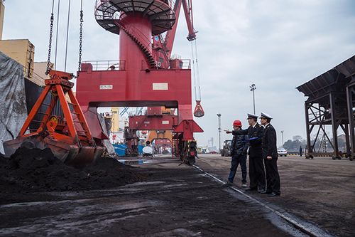 筑牢国门防线 南通海关退运4.68万吨走私固体废物的治理启示